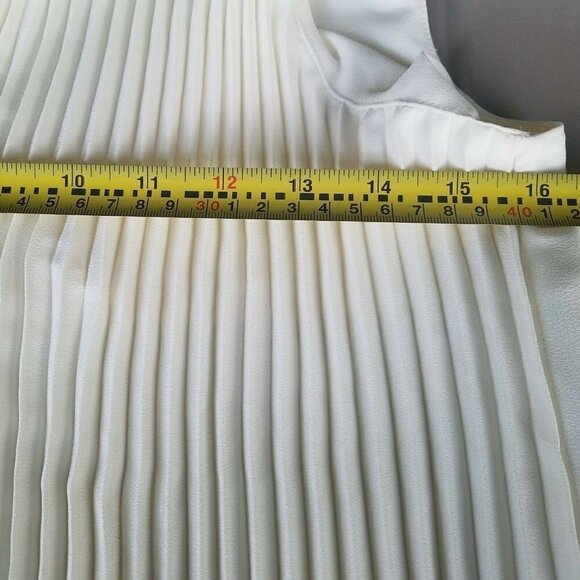 Alfani Short Sleeve V-neck Pleated Blouse Women's.  Size Medium. New With Tags. - Picture 10 of 12